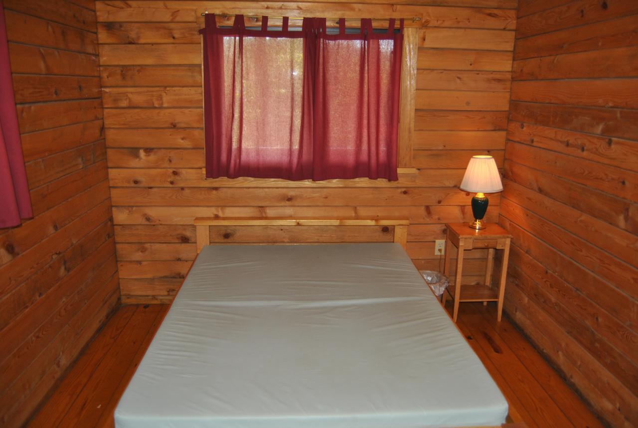 Robin Hill Two-bedroom 6 Campsite
